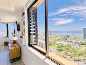 Interior - Modern 37th Floor Corner Studio with Ocean & Diamond Head Views (Honolulu)