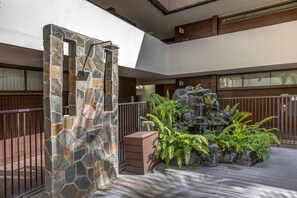 Property grounds - Urban Oasis: Chic & Cozy Stay at Town (Honolulu)