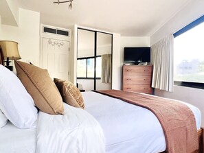 Bureau, fer et planche à repasser, Wi-Fi