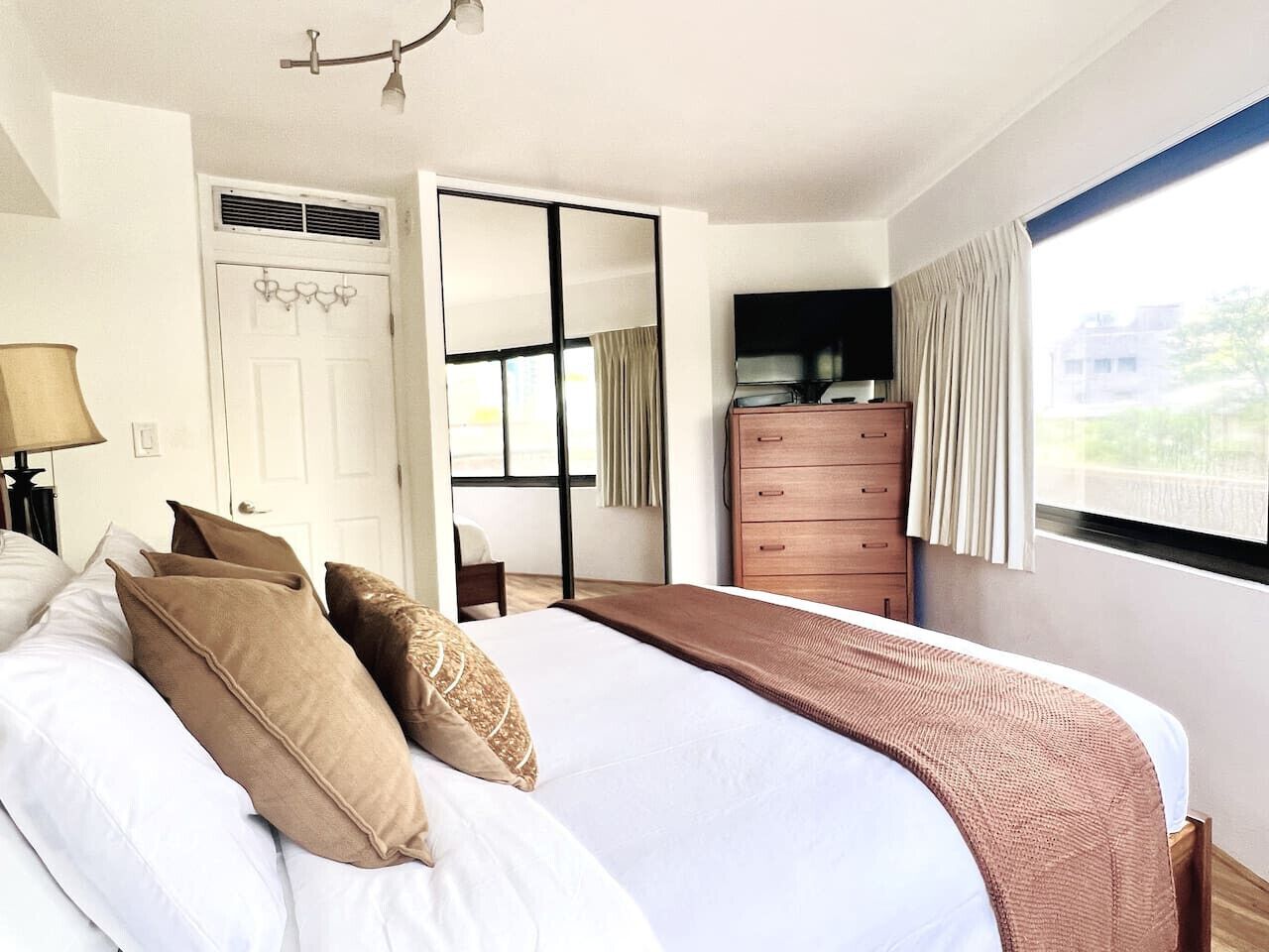 デスク、アイロン / アイロン台、WiFi