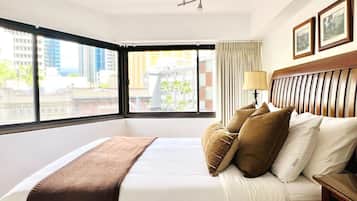 Desk, iron/ironing board, WiFi