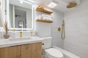 Hair dryer - The Ocean View Escape at Waikiki 38F (Honolulu)