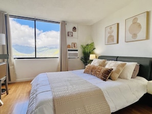 Iron/ironing board, WiFi, bed sheets - Stunning Mountain View Studio – High Floor Waikiki 3107B (Honolulu)