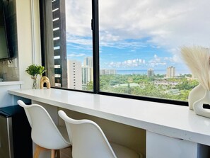 Interior - Waikiki Horizon Retreat – Corner Ocean Views 19F (Honolulu)
