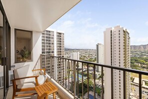 Property grounds - The Ocean Luxe in Waikiki, 1 Parking (Honolulu)