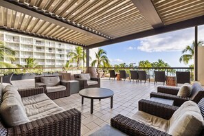 Terrace/patio - Waikiki Ocean Luxe Panorama 2BD, Free Parking (Honolulu)