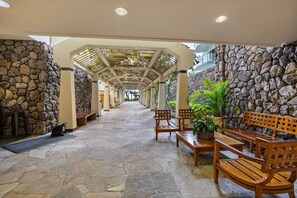 Terrace/patio - Waikiki Ocean Luxe Panorama 2BD, Free Parking (Honolulu)