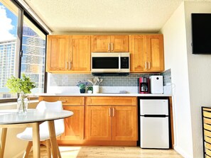 Fridge, microwave, stovetop, coffee/tea maker - Waikiki Modern Ocean Oasis 19F (Honolulu)