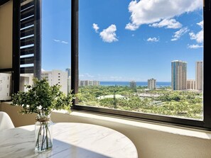Interior - Waikiki Modern Ocean Oasis 19F (Honolulu)