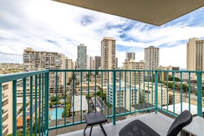 Property grounds - AS11F-02 Heart of Waikiki: Partial Ocean Corner View (Honolulu)