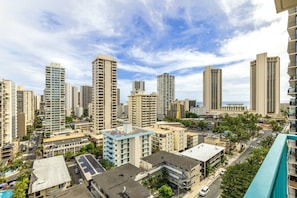Property grounds - AS11F-02 Heart of Waikiki: Partial Ocean Corner View (Honolulu)