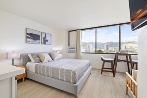 Iron/ironing board, WiFi - Island Elegance: Waikiki`s Contemporary Oasis (Honolulu)