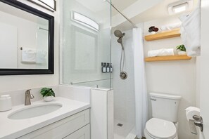 Hair dryer - Island Elegance: Waikiki`s Contemporary Oasis (Honolulu)