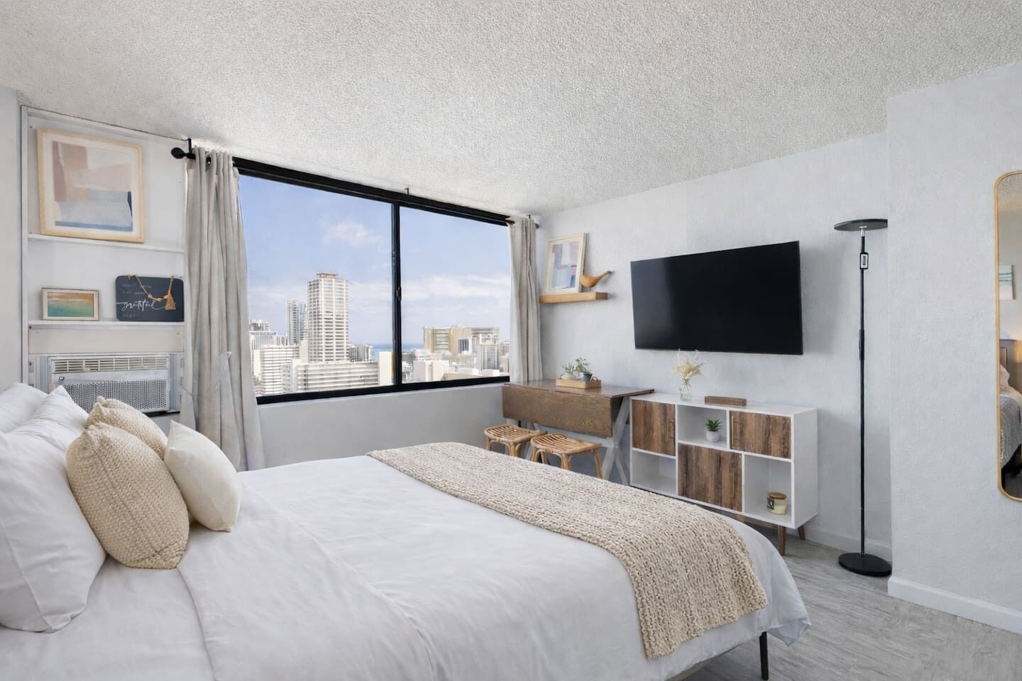 Iron/ironing board, WiFi, bed sheets