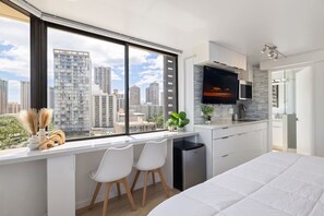 Iron/ironing board, WiFi - HM14 Ocean Breeze Waikiki Corner Oasis (Honolulu)