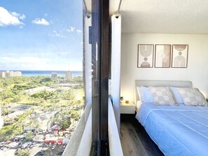 Iron/ironing board, WiFi - HM25F-07 Modern Waikiki Oasis w/ Ocean View (Honolulu)