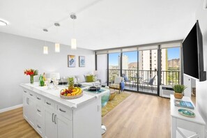 TV - Waikiki Paradise w/ Ocean View & a Free Parking (Honolulu)
