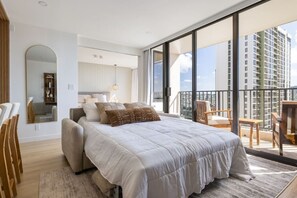 1 bedroom, iron/ironing board, WiFi - Panoramic Ocean & Diamond Head View | Free Parking (Honolulu)