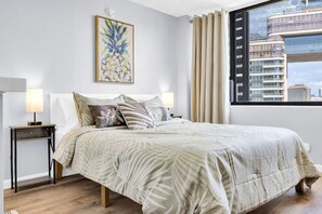 Iron/ironing board, WiFi, bed sheets - Waikiki Mountain Breeze Retreat 2601B (Honolulu)