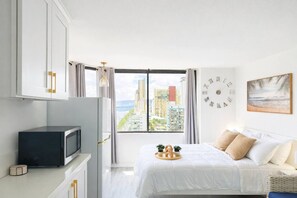 Iron/ironing board, WiFi - Waikiki Skyline Corner Ocean View Studio (Honolulu)