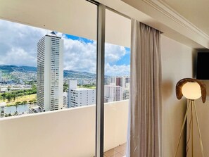 Interior - Waikiki Gem: Corner Unit with Ocean View 1 Parking (Honolulu)