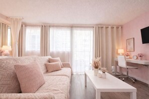 TV - The Island Haven of Modern Comfort in Waikiki (Honolulu)