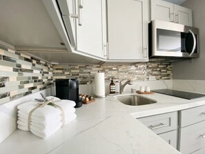 Fridge, microwave, stovetop, coffee/tea maker - Waikiki Canal View Convenient & Cozy Studio (Honolulu)