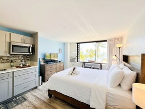 1 bedroom, iron/ironing board, WiFi, bed sheets - Waikiki Canal View Convenient & Cozy Studio (Honolulu)