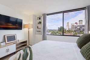 Iron/ironing board, WiFi - HM9 Cozy Waikiki Dream with Ala Wai View (Honolulu)