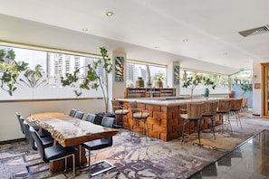 Dining - Unobstructed Ocean View Spacious Studio (Honolulu)