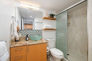 Bathroom - 12F Oasis: Studio with Balcony and Ocean Scene (Honolulu)