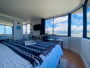 WiFi, bed sheets - Rare Waikiki Corner 31F Unit with Stunning Views (Honolulu)