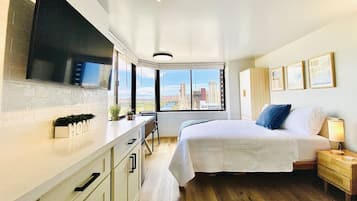 Iron/ironing board, WiFi, bed sheets
