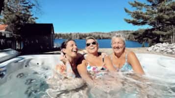 Bañera de hidromasaje al aire libre