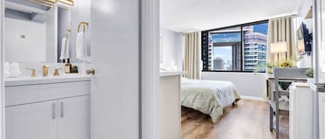 Iron/ironing board, WiFi