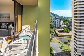 Property grounds - Waikiki Beach Ocean View 1 BD +Lanai +FREE parking (Honolulu)
