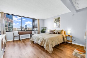Iron/ironing board, WiFi, bed sheets - Waikiki Modern Studio w/ Mountain View 26F A (Honolulu)