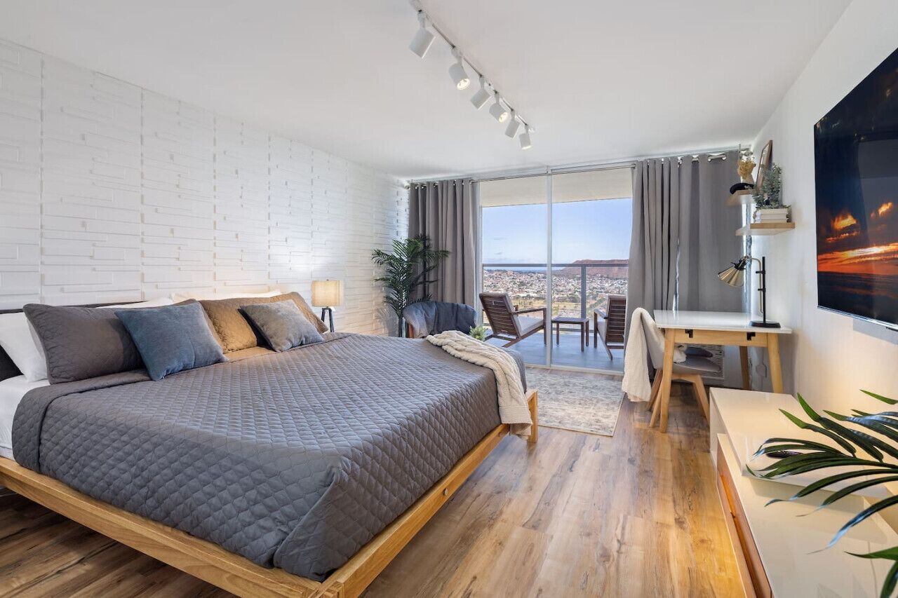 Desk, iron/ironing board, WiFi