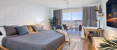 Desk, iron/ironing board, WiFi