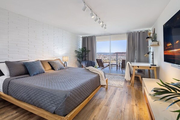 Työpöytä, silitysrauta/-lauta, Wi-Fi