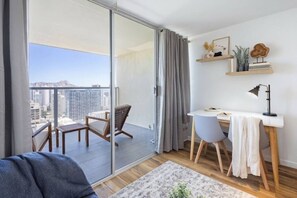 TV - Diamondhead / Ocean View Waikiki Condo on 38th Fl (Honolulu)