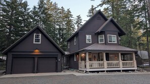Exterior - Marvelous 4-bedroom Home in welcoming Ronald for a year round getaway. (Ronald)