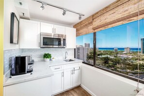 Fridge, microwave, stovetop, coffee/tea maker - HM22 Stunning 22nd Floor Ocean View Cozy Studio (Honolulu)