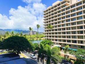 Exterior - Cozy Modern Studio at the Heart of Waikiki 4 (Honolulu)