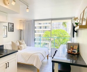 Iron/ironing board, WiFi - Cozy Modern Studio at the Heart of Waikiki 4 (Honolulu)