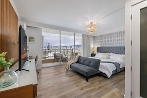 1 bedroom, iron/ironing board, WiFi - RG16 Modern Oasis with Great Canal Mountain View (Honolulu)