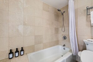 Hair dryer - RG16 Modern Oasis with Great Canal Mountain View (Honolulu)