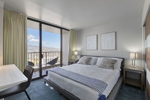 1 bedroom, desk, iron/ironing board, WiFi - 35F Steps Away Waikiki Beach, 1 bd, 1 Free Parking (Honolulu)