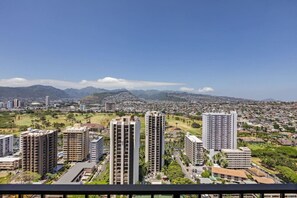 Property grounds - Free Parking & 32F A block Away from Waikiki Beach (Honolulu)