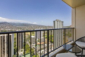 Property grounds - Free Parking & 32F A block Away from Waikiki Beach (Honolulu)